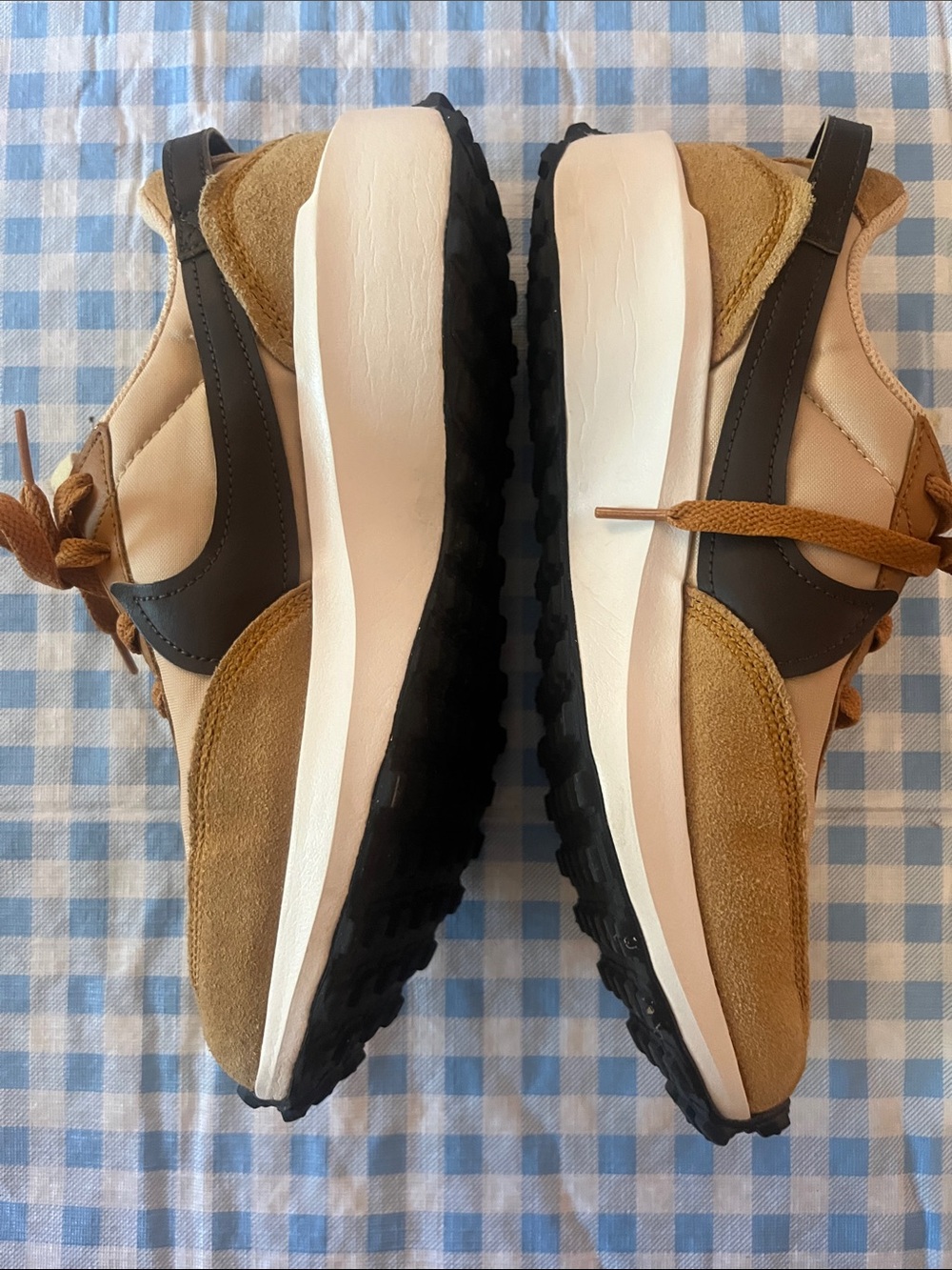 Nike women’s Waffle debut sneakers “ sesame colorway - Picture 4 of 6